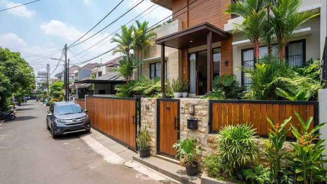 Pagar Kombinasi Kayu dan Batu Lagi Viral, Fasad Rumah Auto Aesthetic!