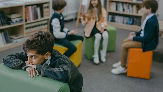 Anak Introvert Bukan Anti Sosial, Begini Cara Dukung Mereka