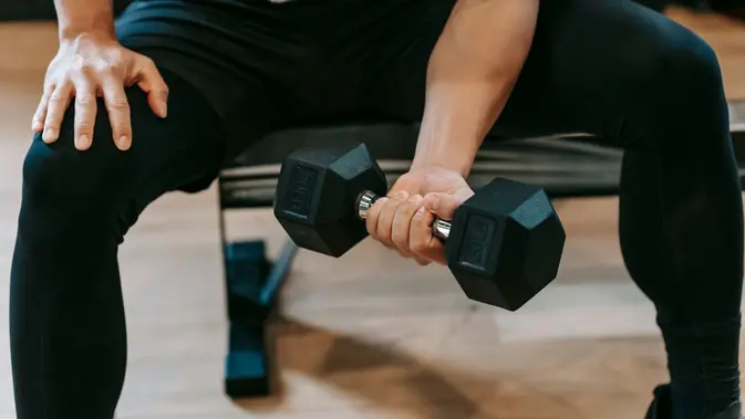 Repetisi vs Set dalam Angkat Beban: Pengertian, Perbedaan, dan Cara Menghitungnya