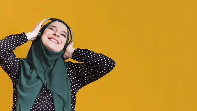 Podcast Udah Jadi Ritual Harian Anak Gen-Z, Lo Termasuk?