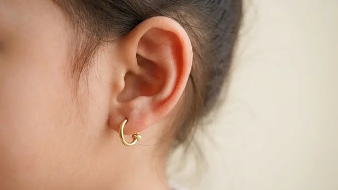Anting Anak Anti Hitam dan Lepas, Aman untuk Si Kecil
