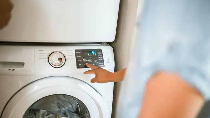 Handuk Bau Apek Terus? Lo Salah Cuci Selama Ini Bestie!