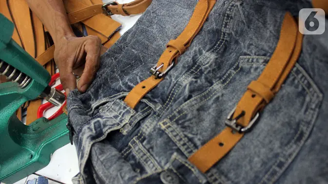 Tas dari Celana Jeans Bekas Kini Jadi Incaran Anak Muda