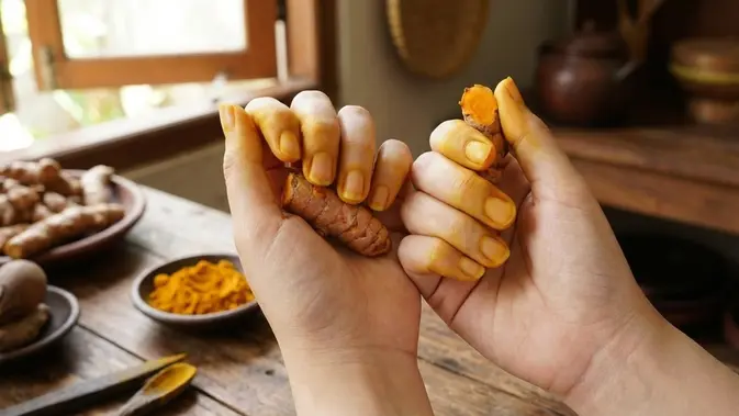 Tangan Kuning Gara-Gara Kunyit? Ini Cara Ampuh Ngebersihinnya