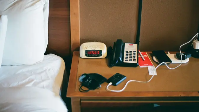 5 Colokan Elektronik yang Wajib Dicabut Sebelum Tidur, Jangan Disepelein!