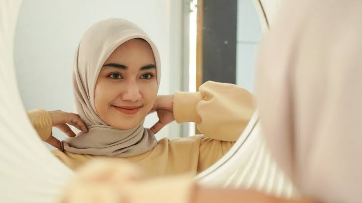 7 Bahan Hijab Nyaman & Anti Gerah, Cocok Banget Buat Cuaca Panas