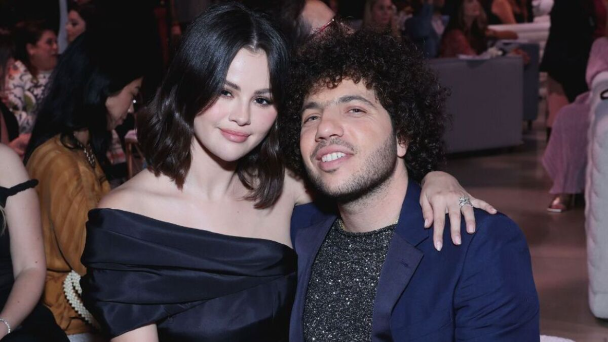 Ciuman Pertama dengan Benny Blanco Bikin Selena Gomez Alami Ruam Wajah