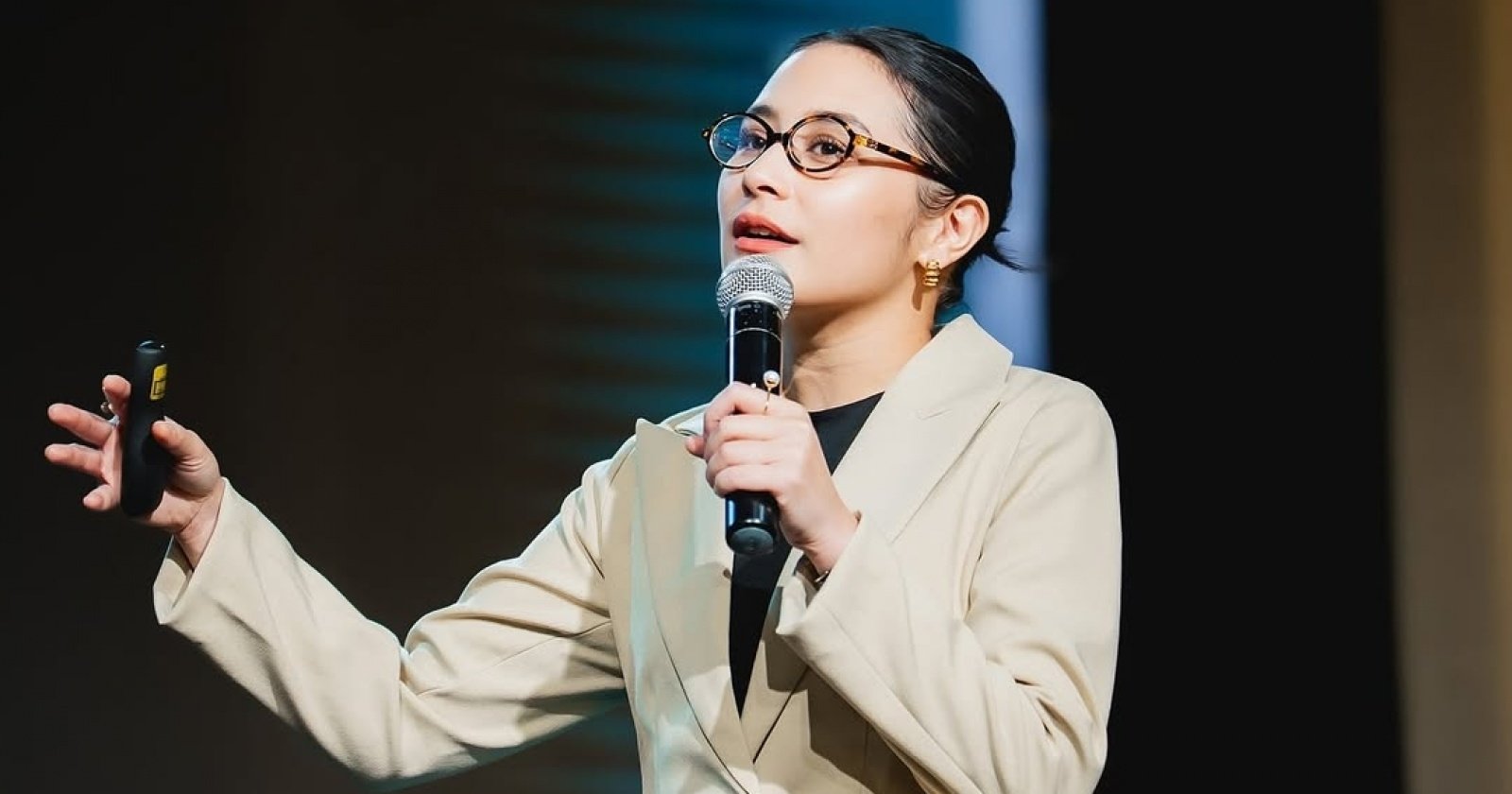 Prilly Latuconsina Resmi Jadi Dosen Tetap, Penampilannya Bikin Mahasiswa Auto Fokus!