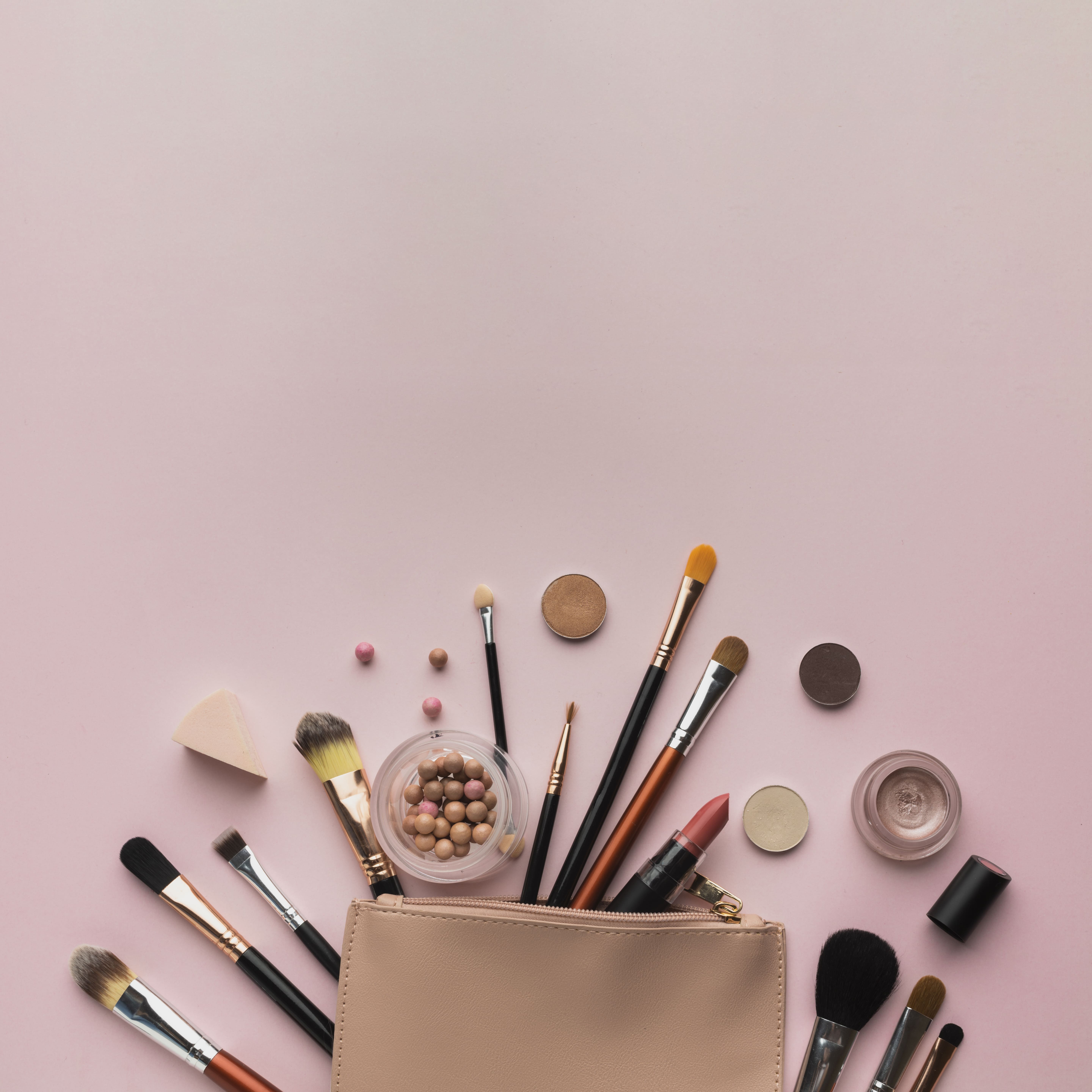 Bingung Pilih Foundation atau Skin Tint? Ini Perbedaannya