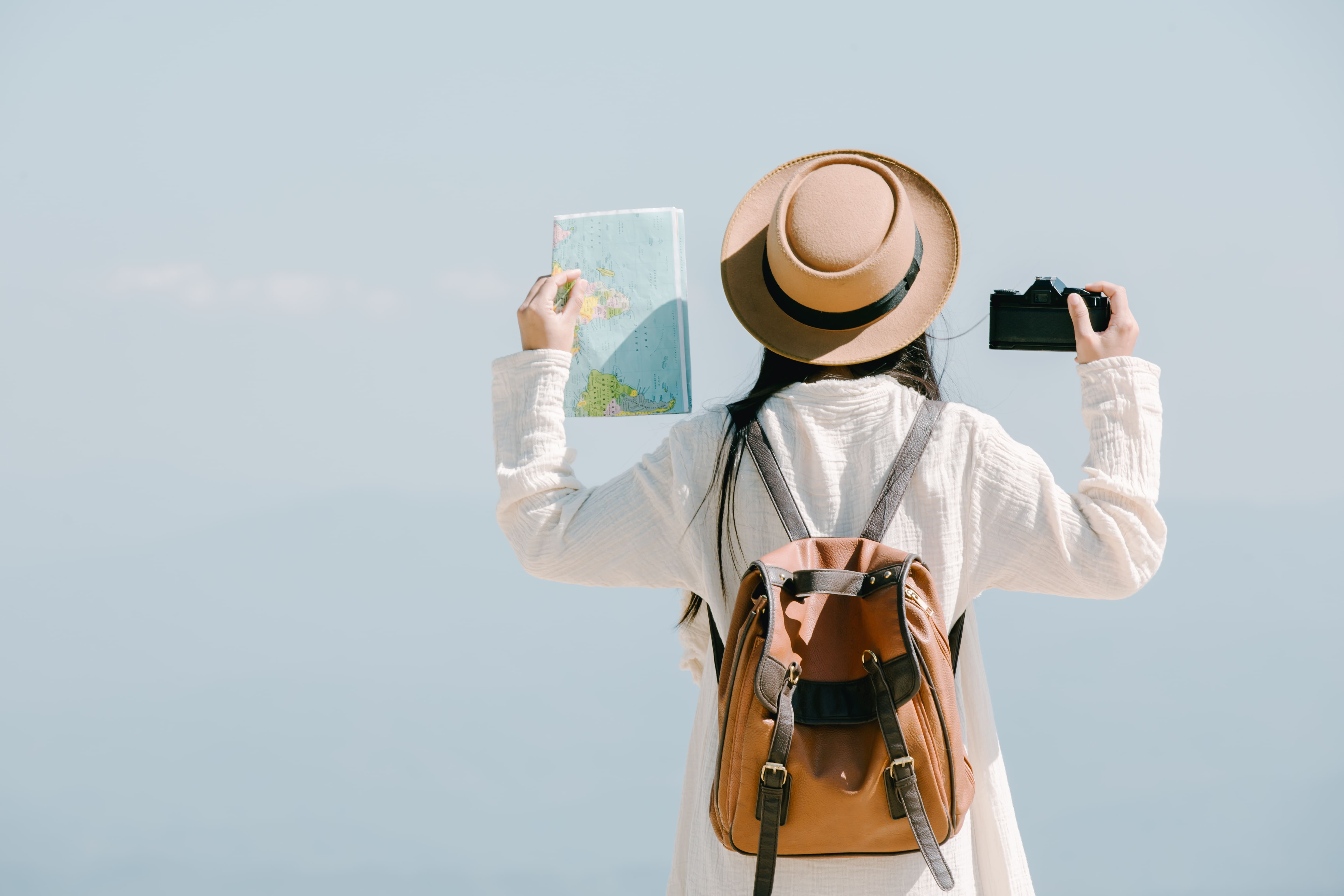 Perempuan Solo Traveling? Simak Cara Aman Menginap Sendirian di Hotel