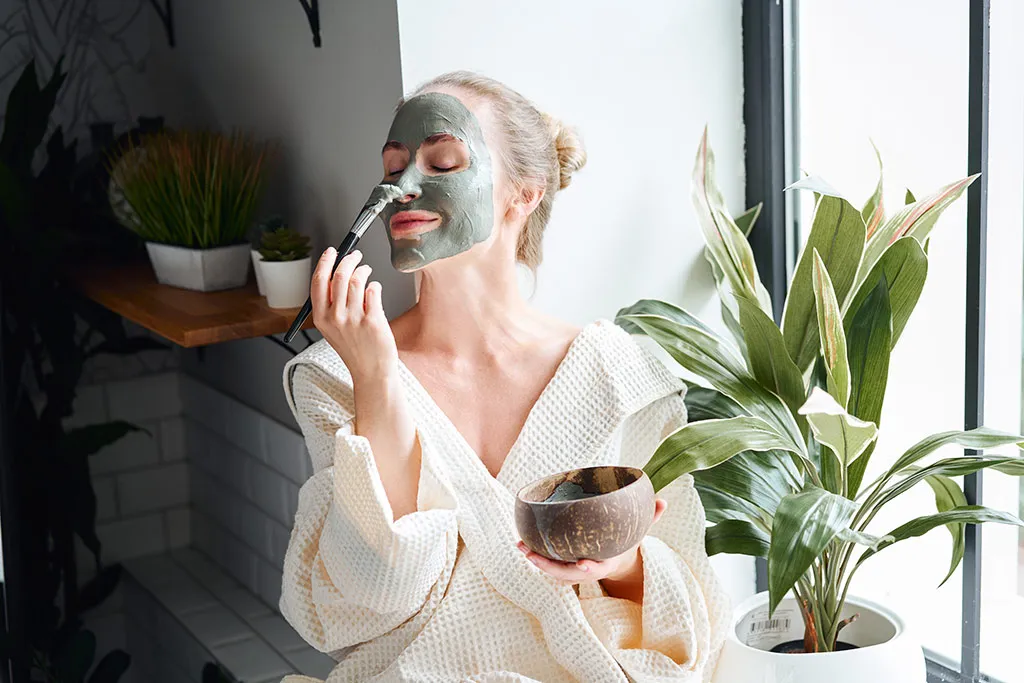 Spa Mewah di Rumah? Ini Cara Facial Tanpa Harus ke Klinik! 