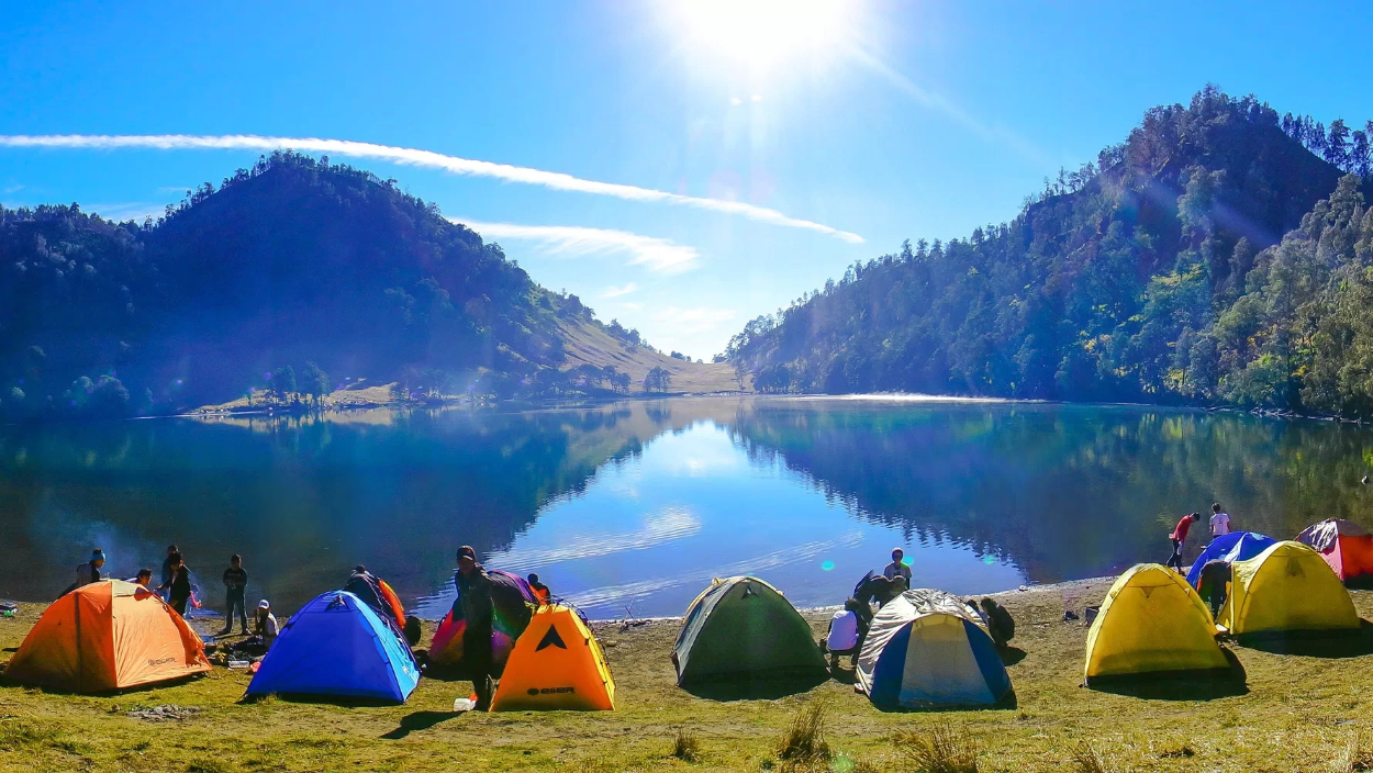 Bosan dengan Pemandangan Kota? Ini 5 Gunung di Jawa Timur yang Memiliki Panorama Memukau