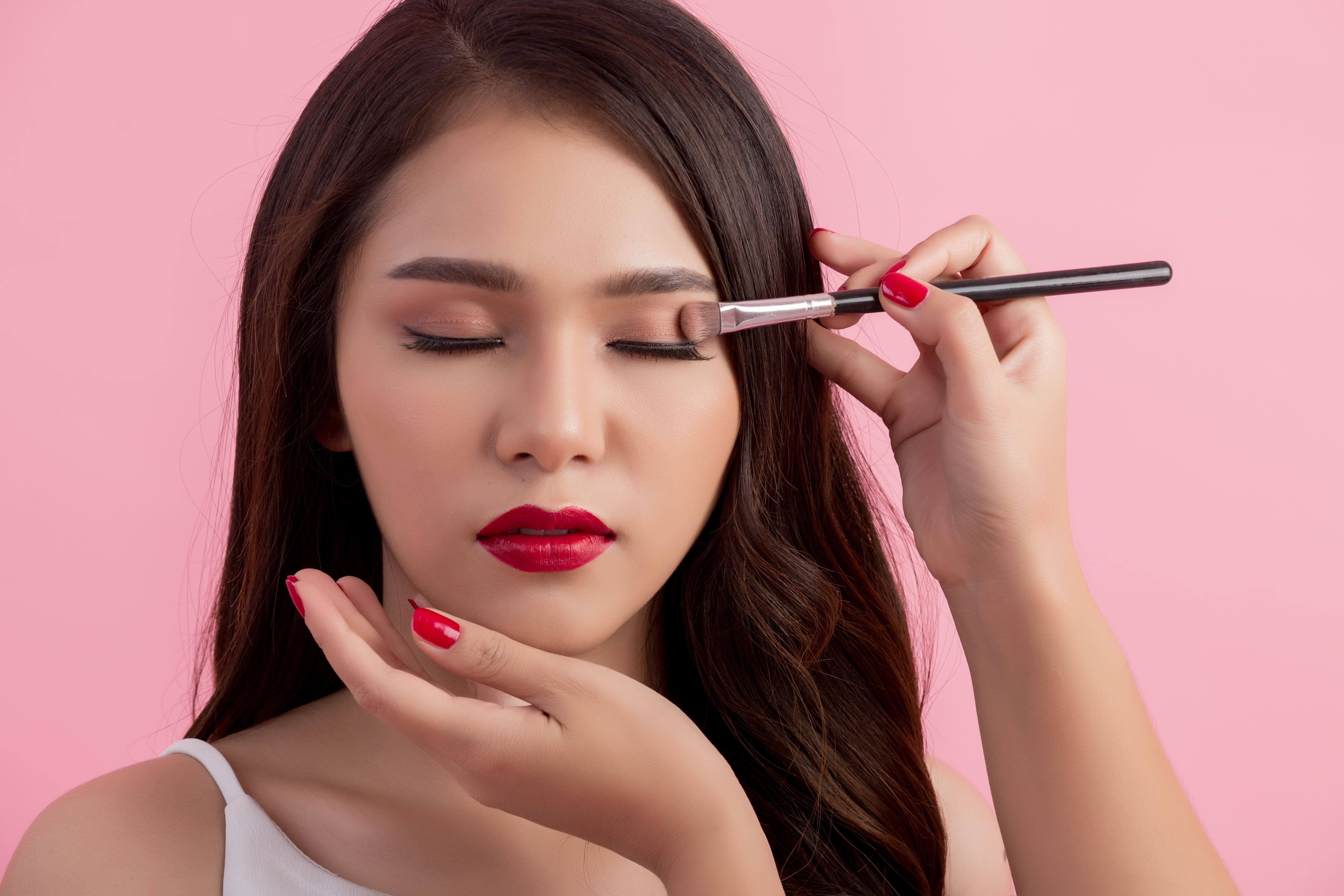 Tren High-Low Visual Weight, Cara Baru Tentukan Makeup Sesuai Bentuk Wajah