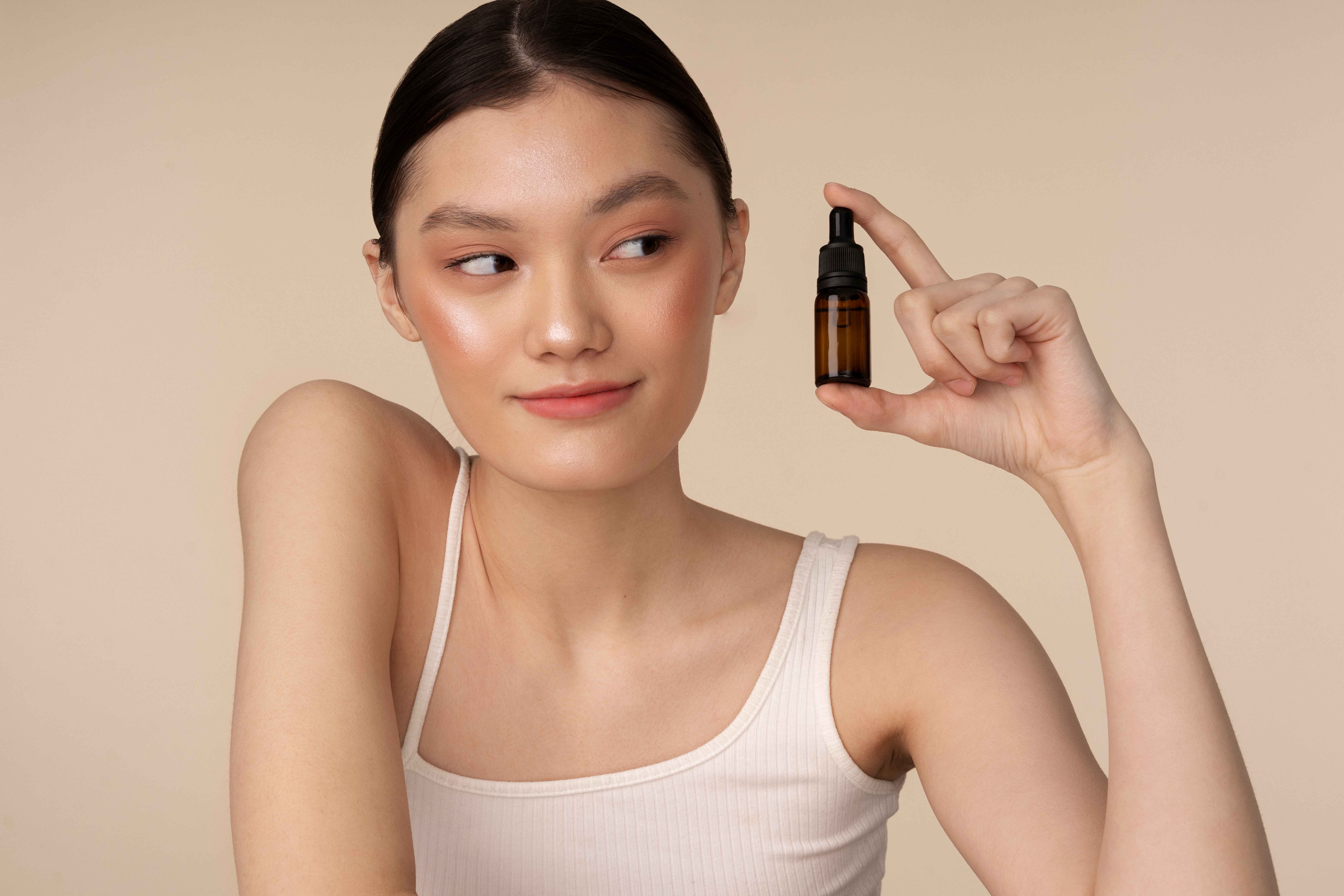 Bikin Awet Muda dan Hilangin Noda Hitam, Retinol Emang Sekeren Itu!