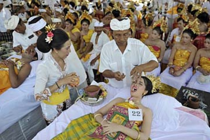 Tradisi Metatah di Bali, Ritual Adat yang Dilakukan Khusus Wanita