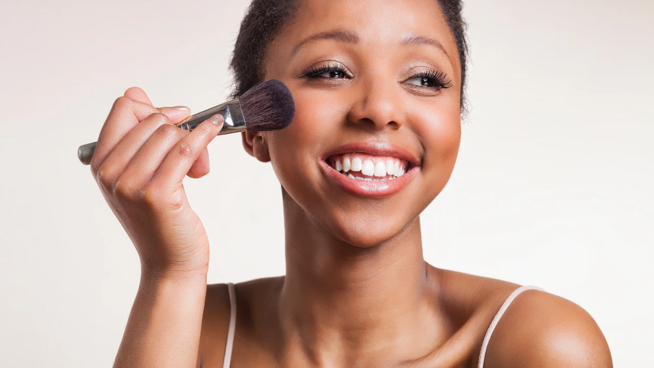 Blush On Bukan Sekadar Pemerah Pipi, Ini Rahasia Pakainya Sesuai Bentuk Wajah!