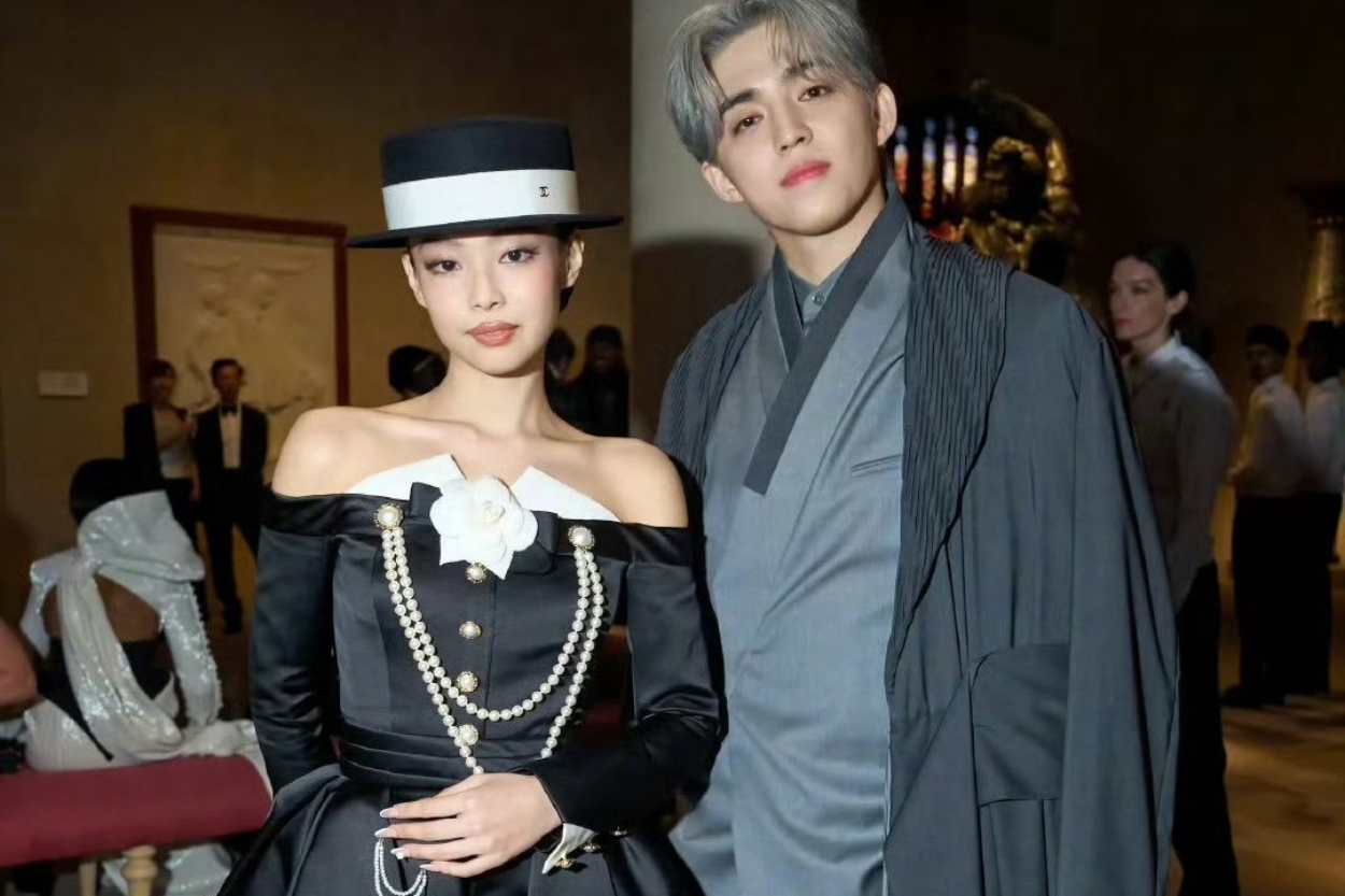 Kejutan Tak Terduga, Jennie BLACKPINK dan SCoups SEVENTEEN Pamer Kedekatan di Met Gala 2025!