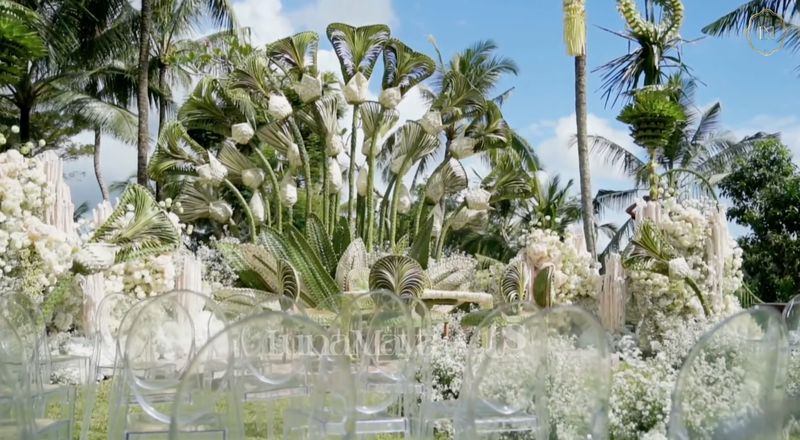 Baru Tau! Makna Anyaman Daun Kelapa di Dekorasi Nikahan Luna Maya dan Maxime