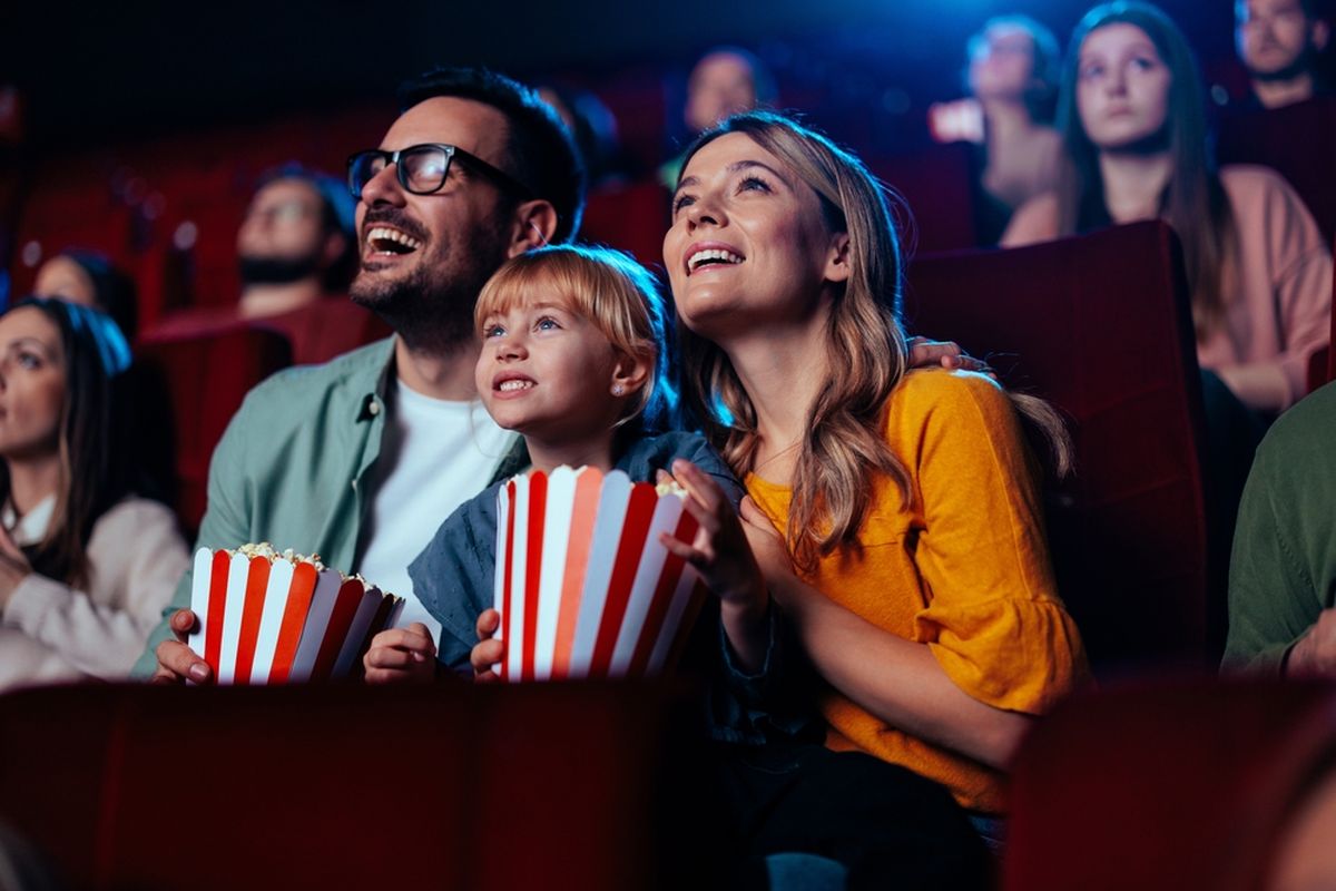 Kapan Sebaiknya Ajak Anak Nonton Bioskop? Ini Kata Psikolog Anak