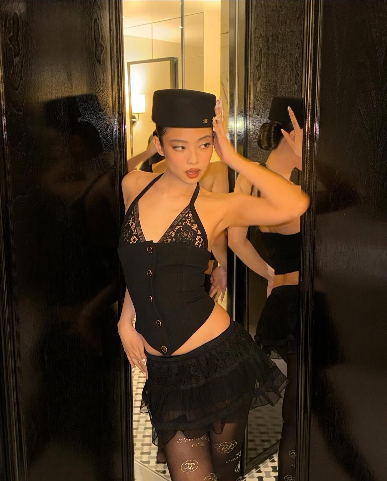 Nggak Nyambung! Gaya Jennie BLACKPINK di After Party Met Gala Jadi Sorotan