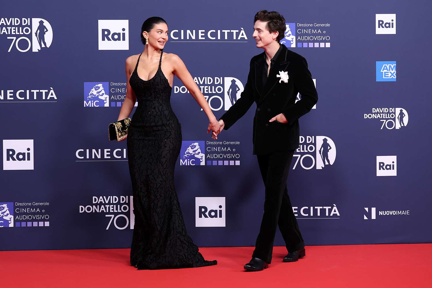 Kylie Jenner dan Timothée Chalamet Resmi Debut di Red Carpet Setelah 2 Tahun Pacaran, Ini Looknya!