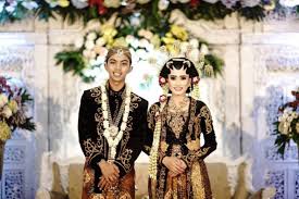 Mau Nikah Pakai Adat Jawa? Pahami Terlebih Dahulu 10 Ritualnya!