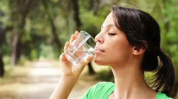 Minum Air Putih Bagus, Tapi Pastikan Standar Kesehatan Airnya, Cantiks!