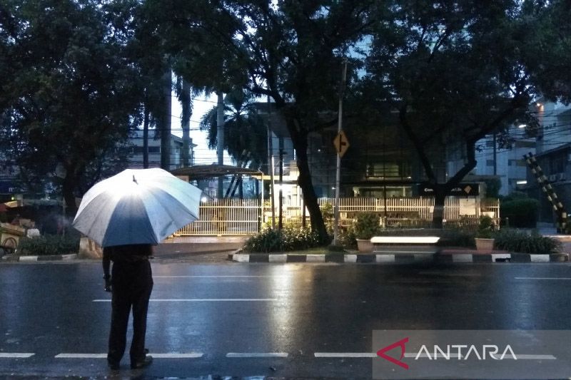 Hujan Tak Halangi Cantikmu: 5 Tips Jitu Jaga Diri Saat Cuaca Tak Menentu