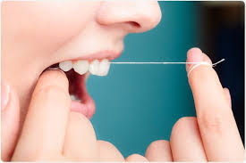 Sudah Sikat Gigi Tapi Bau Mulut Gak Hilang? Coba Trik Dental Floss Ini Sekarang Juga!