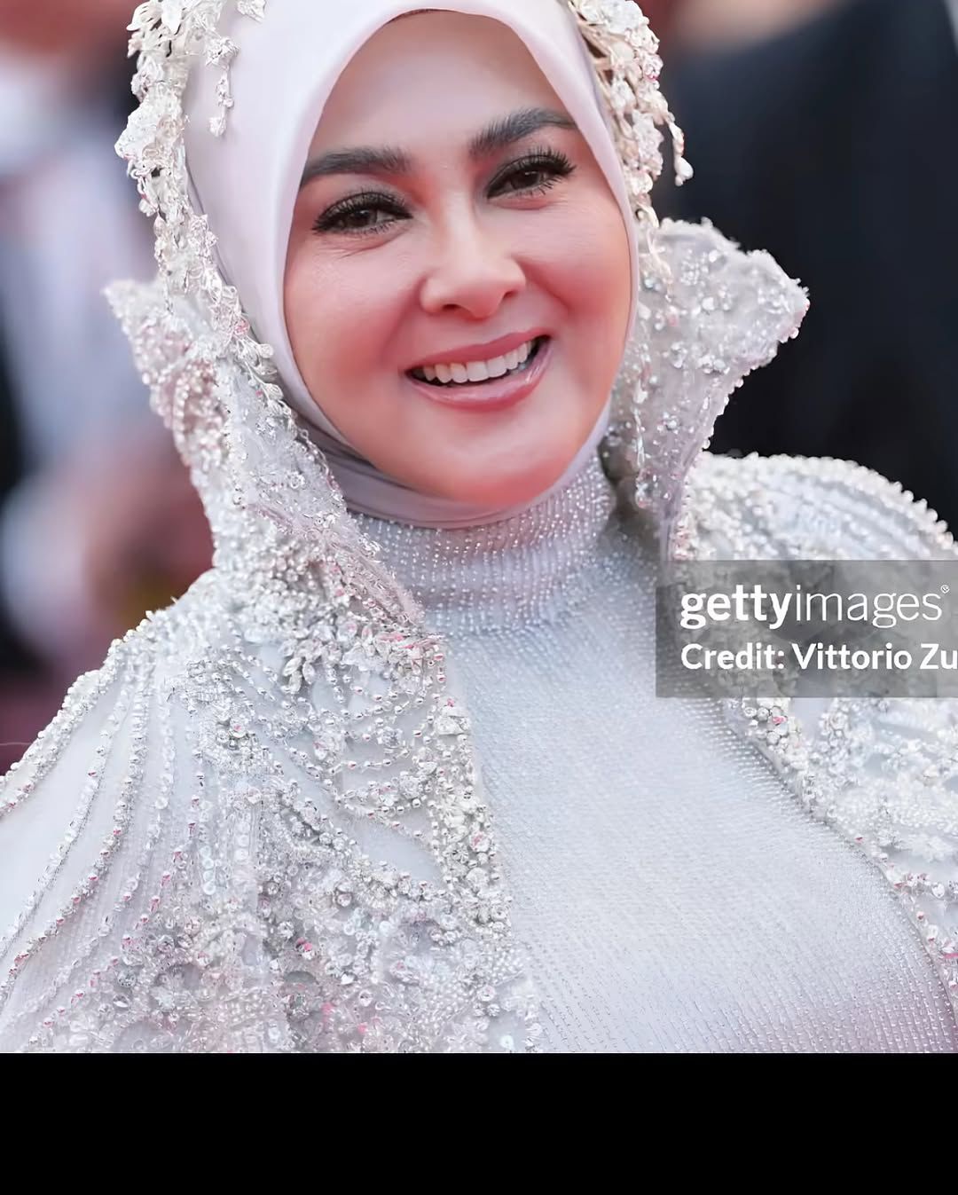 Penampilan Syahrini di Cann...