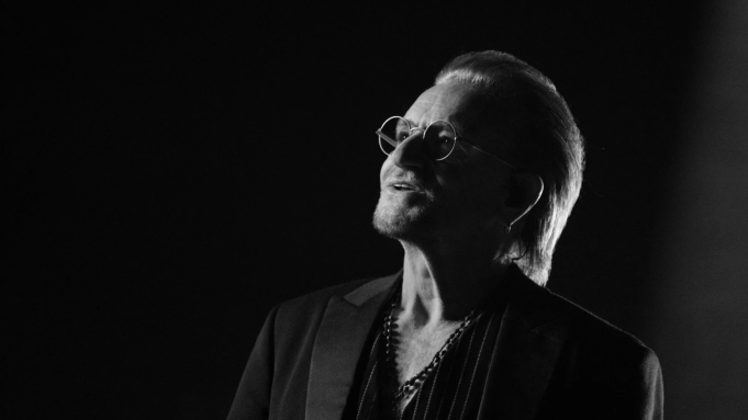 Keren! Bono Dapat Standing ...