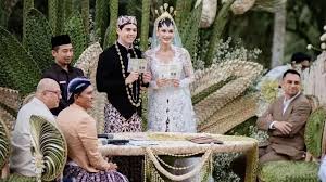 Gak Cuma di Bali, Luna Maya...