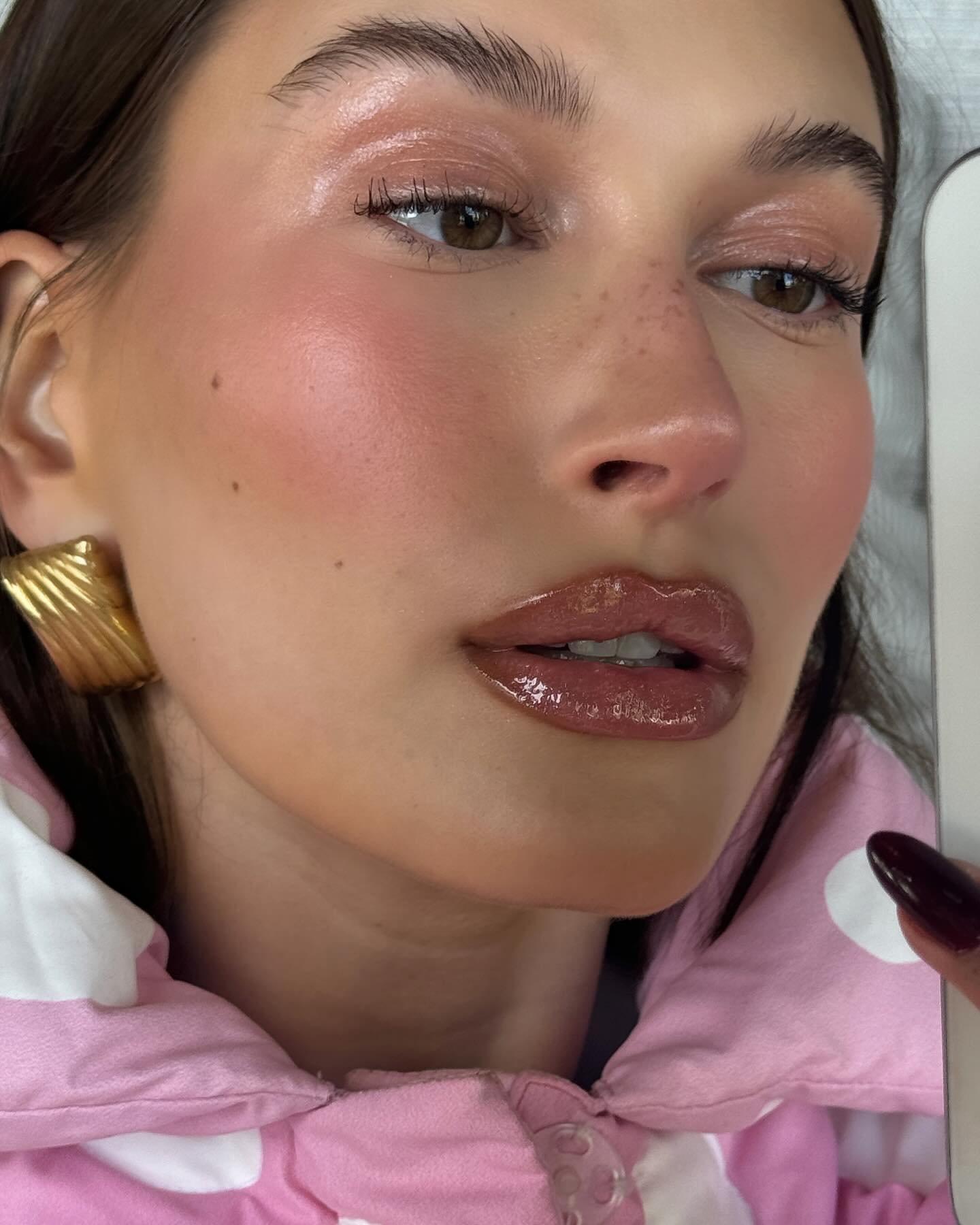Gaya Lipstik Terbaru: Jam Lips ala Hailey Bieber Bikin On Point