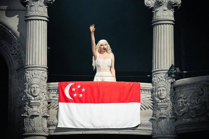 Lady Gaga Bikin Merinding! ...