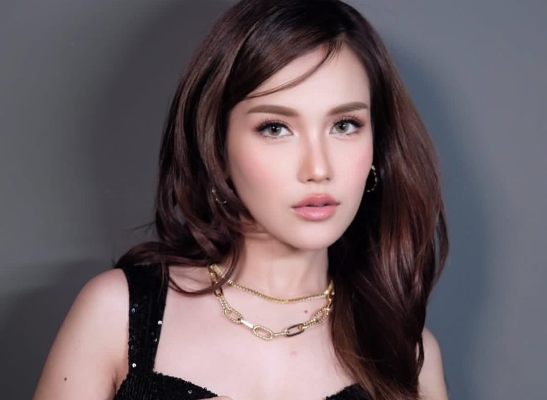 Terus Gagal Menikah, Ayu Ti...