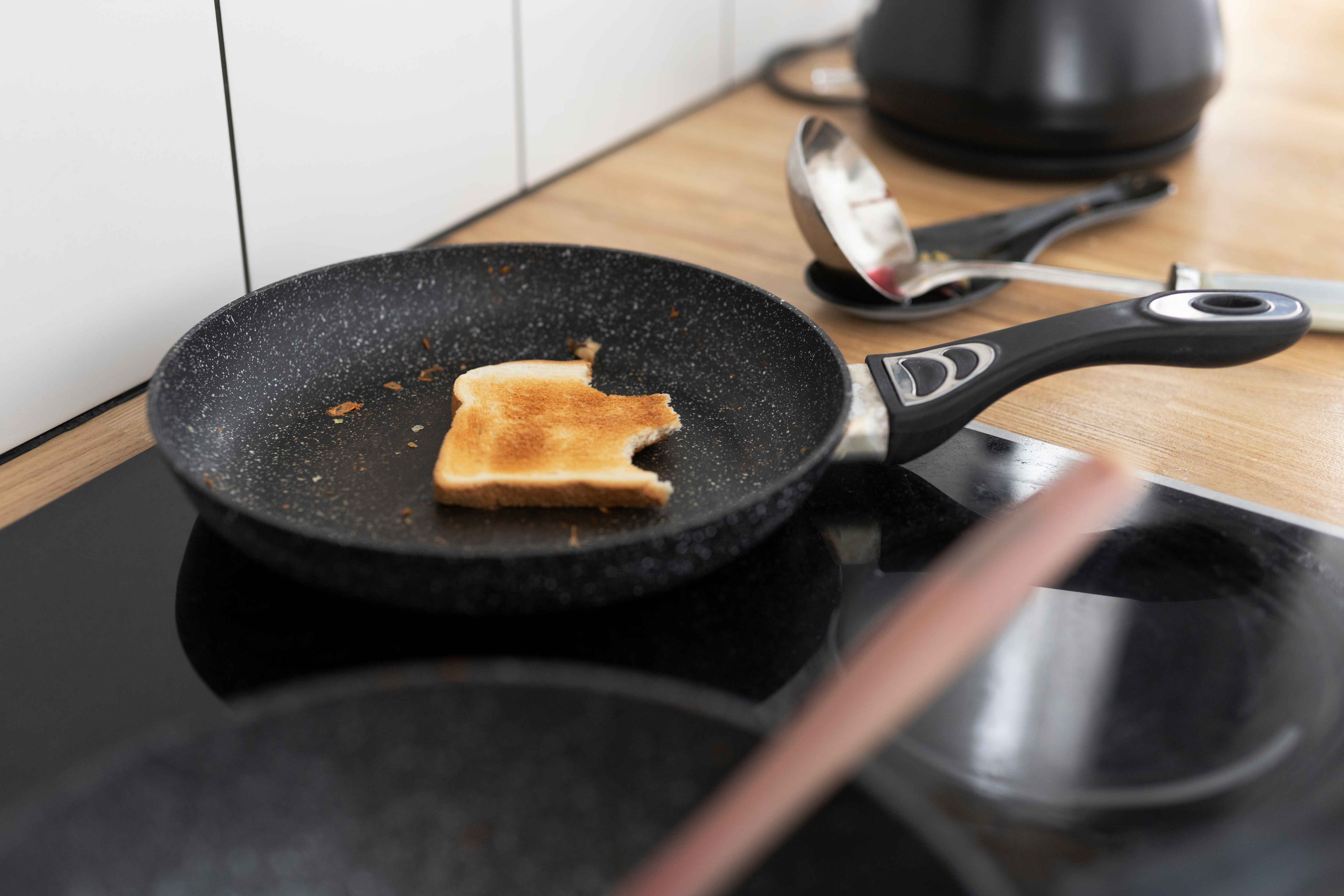 Kerak Gula Membandel? Begini Cara Membersihkannya Tanpa Merusak Panci