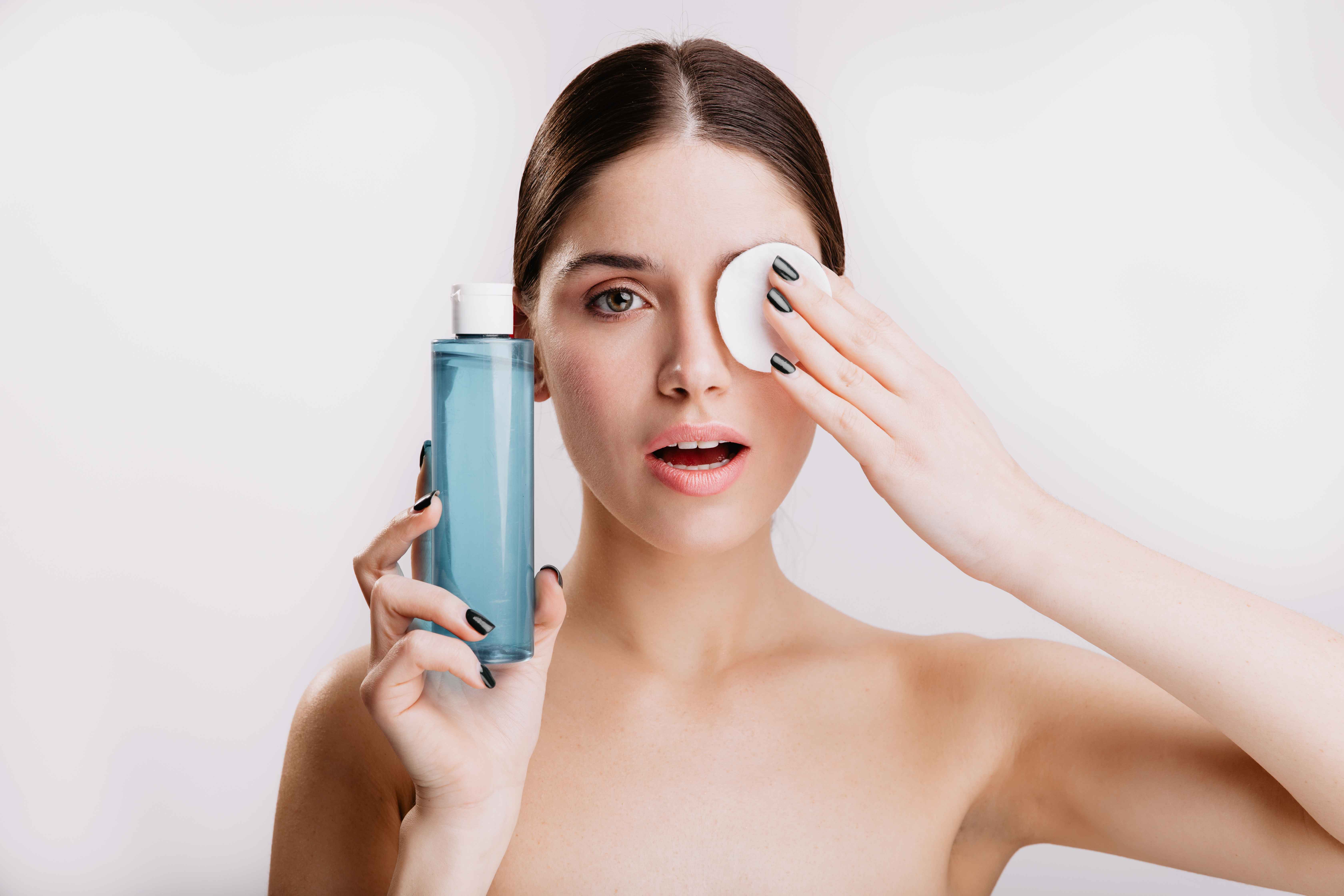 Gak Punya Makeup Remover? Ini 4 Bahan Alami Pengganti yang Ampuh dan Aman