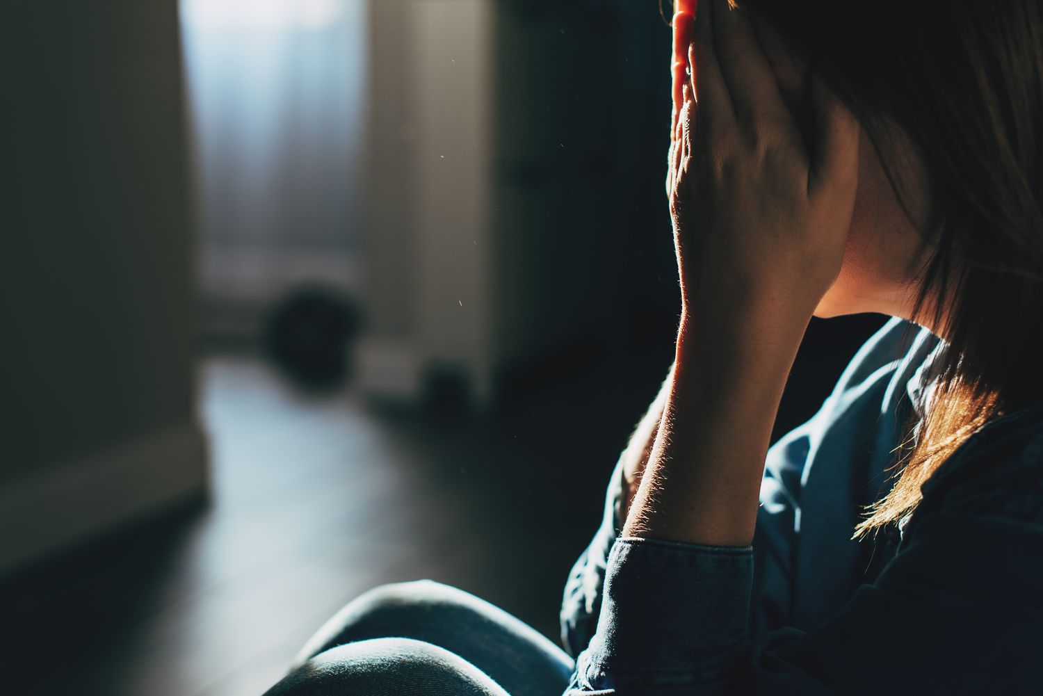 Lagi Stres atau Cemas? Ini Cara Bedainnya Biar Nggak Overthinking Sendiri! 