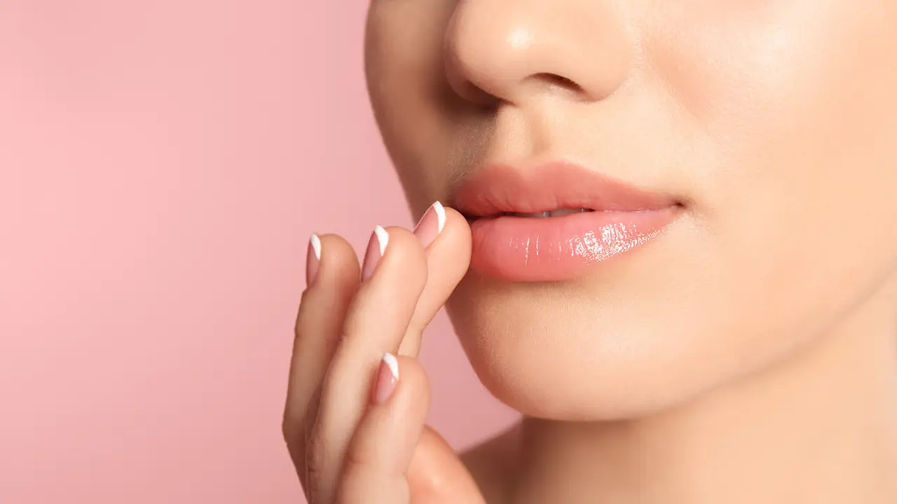 Kenapa Bibir Bawah Kedutan? Ini Penyebab dan Solusi Praktis untukmu!