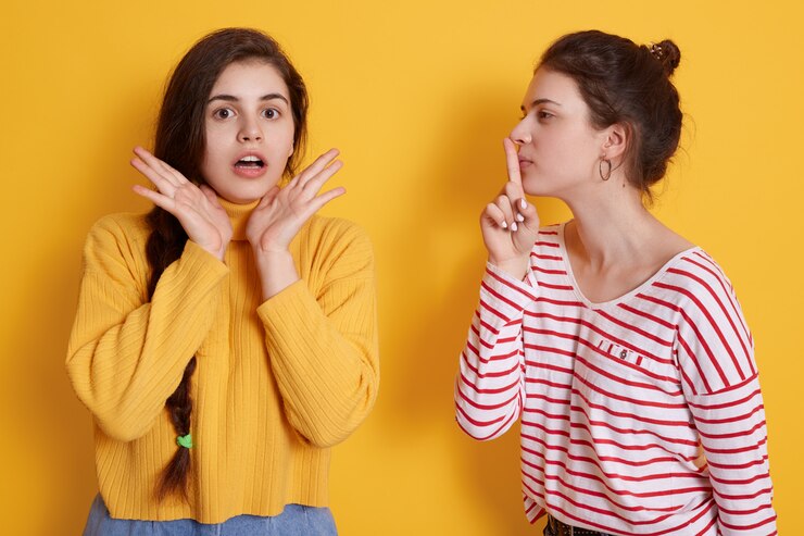 Setop Bergosip! 9 Cara ini Bisa Bikin Kamu Berhenti Membicarakan Orang Lain