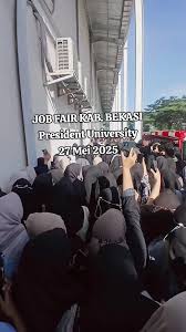Job Fair Kabupaten Bekasi Ricuh! Sebabkan Sejumlah Pencari Kerja Pingsan Akibat Kepadatan Pengunjung