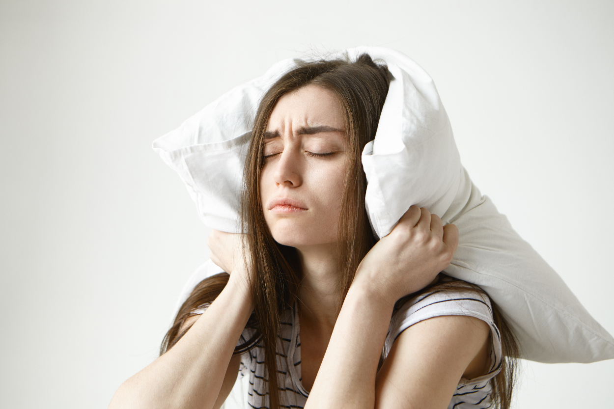 Capek Tapi Susah Tidur? Ternyata Ini 7 Biang Keroknya!