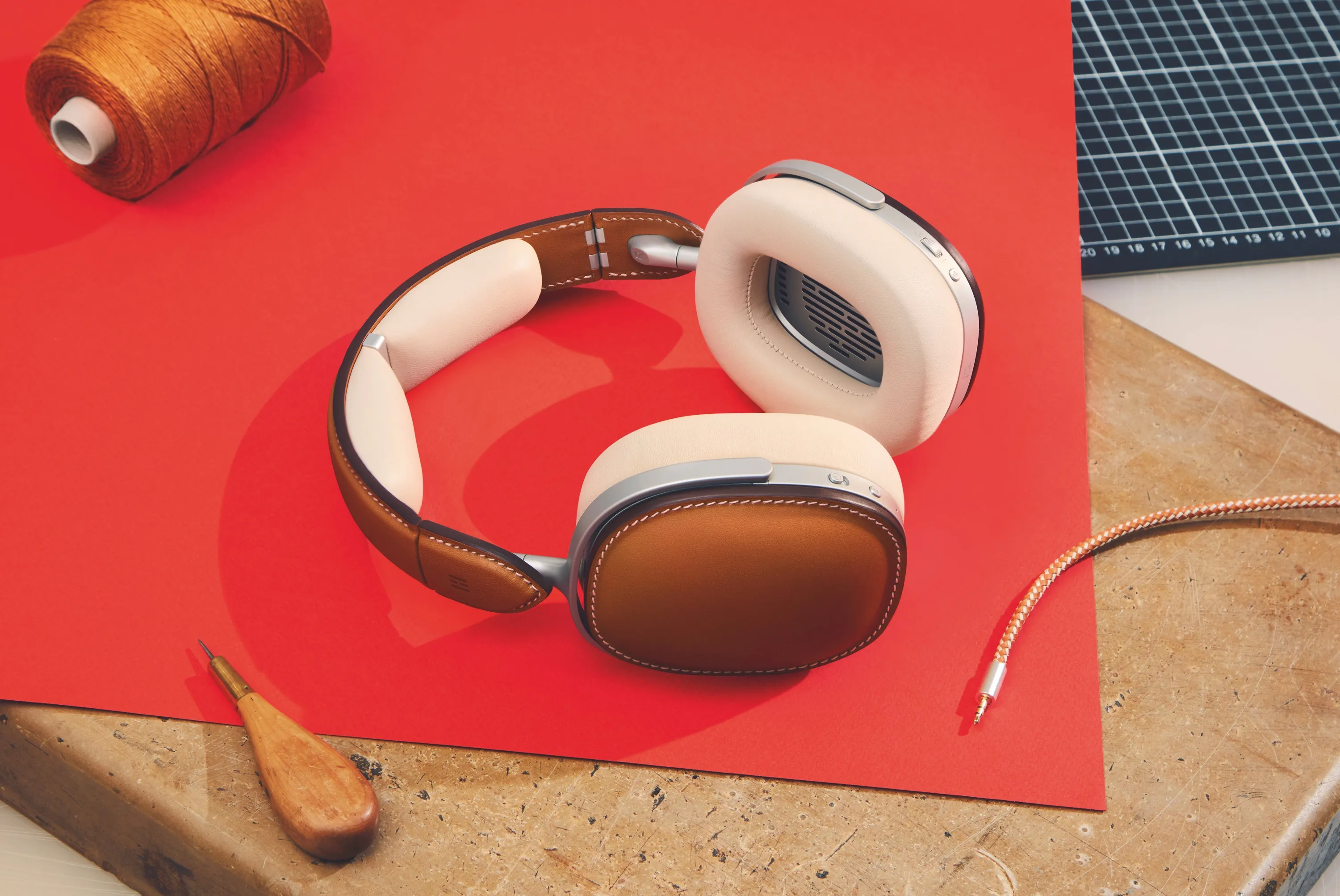 Hermes Rilis Headphone Mewah Harga 240 Juta Rupiah yang Terinspirasi dari Tas Kelly!