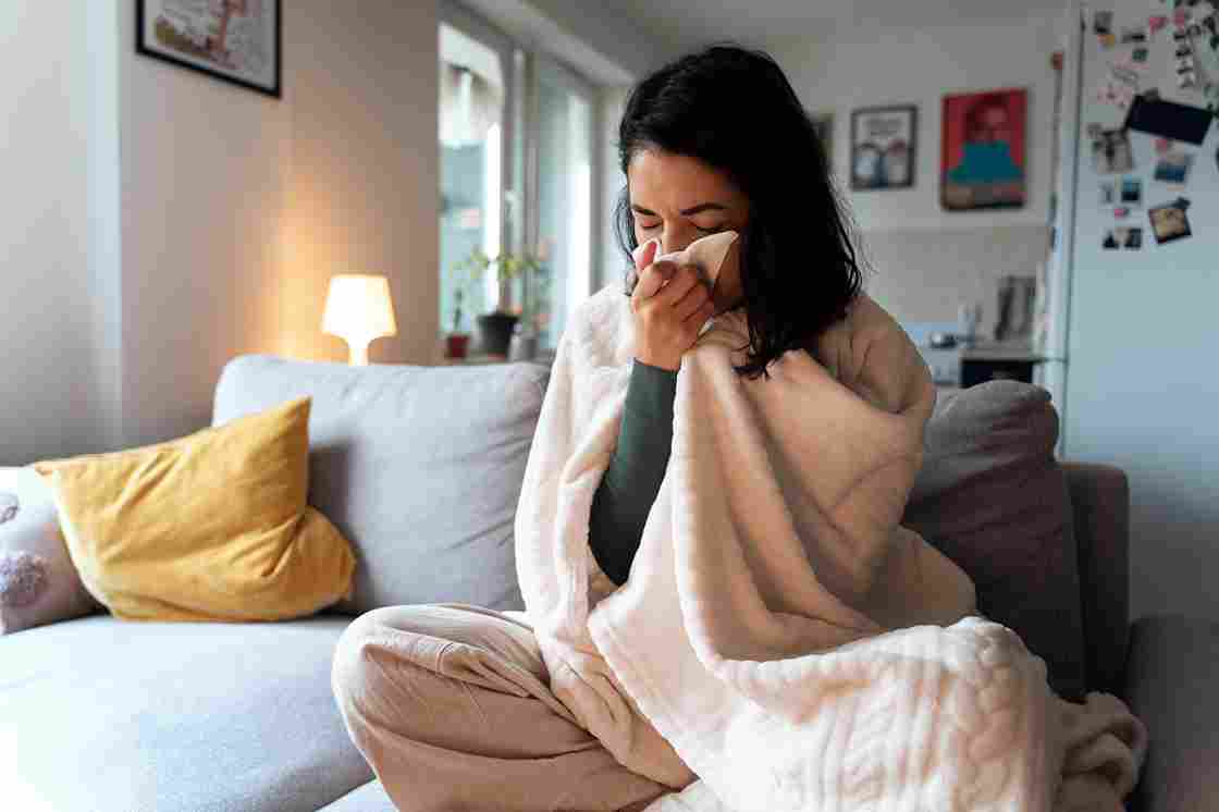 Jangan Salah Kaprah! Mandi Malam Bukan Penyebab Pneumonia, Ini Kebiasaan Sehari-hari yang Lebih Berisiko!