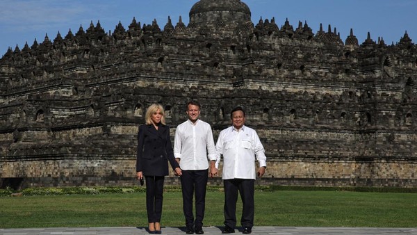 Intip Gaya Ikonis Brigitte Macron di Candi Borobudur, Buktikan Dirinya Fashion Queen!