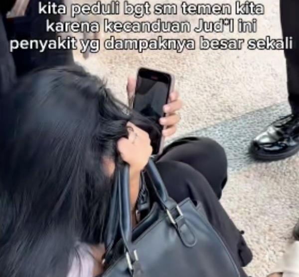 Miris! Mengamuk Saat Dibawa ke RSJ, Seorang Wanita di Surabaya Kecanduan Judol dan Alami Gangguan Mental 