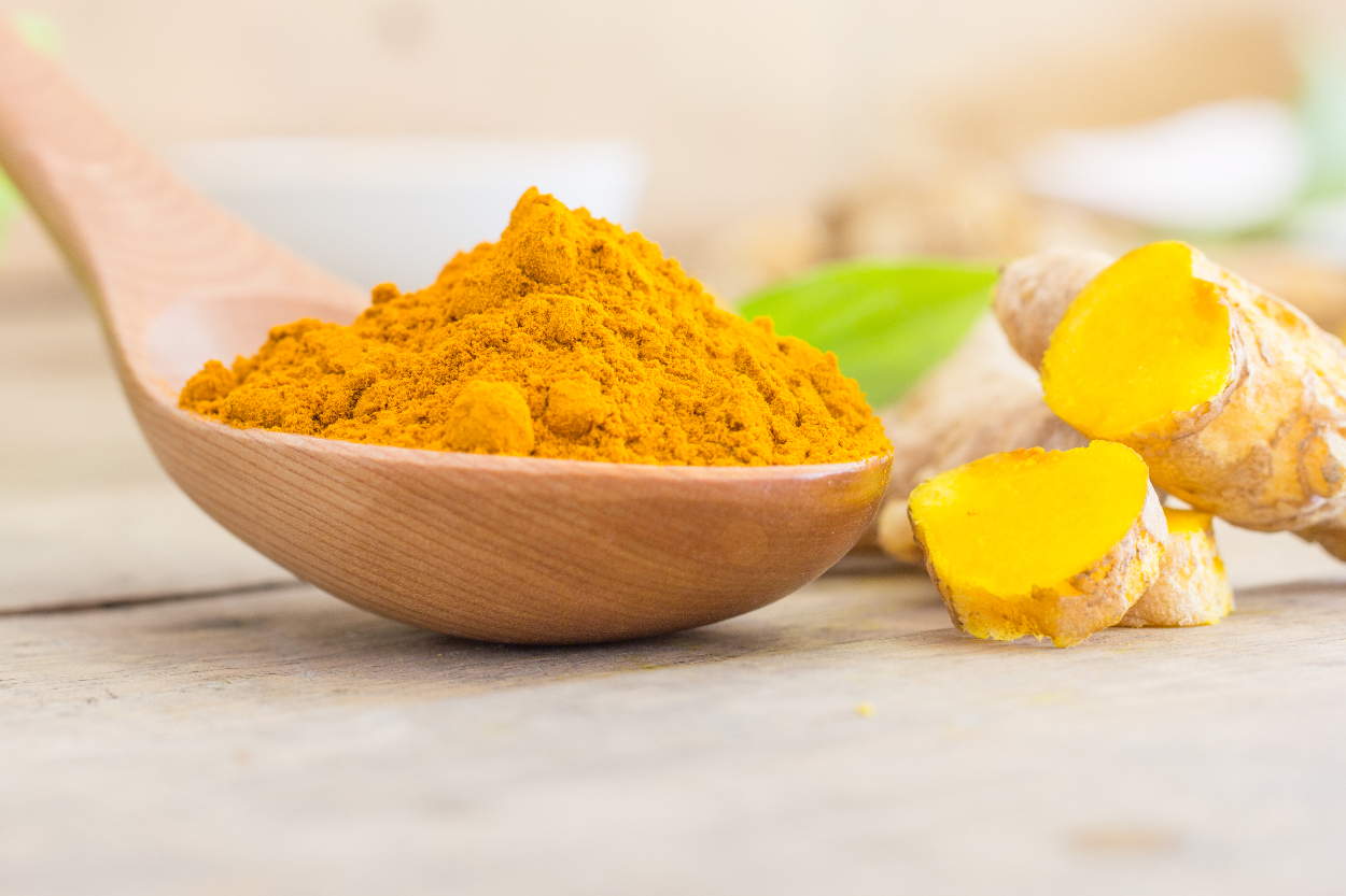 Bukan Bumbu Dapur Biasa! Ini 7 Manfaat Ajaib Masker Kunyit, Cegah Penuaan Dini hingga Buat Kulit Glowing, Wajib Dicoba! gbr