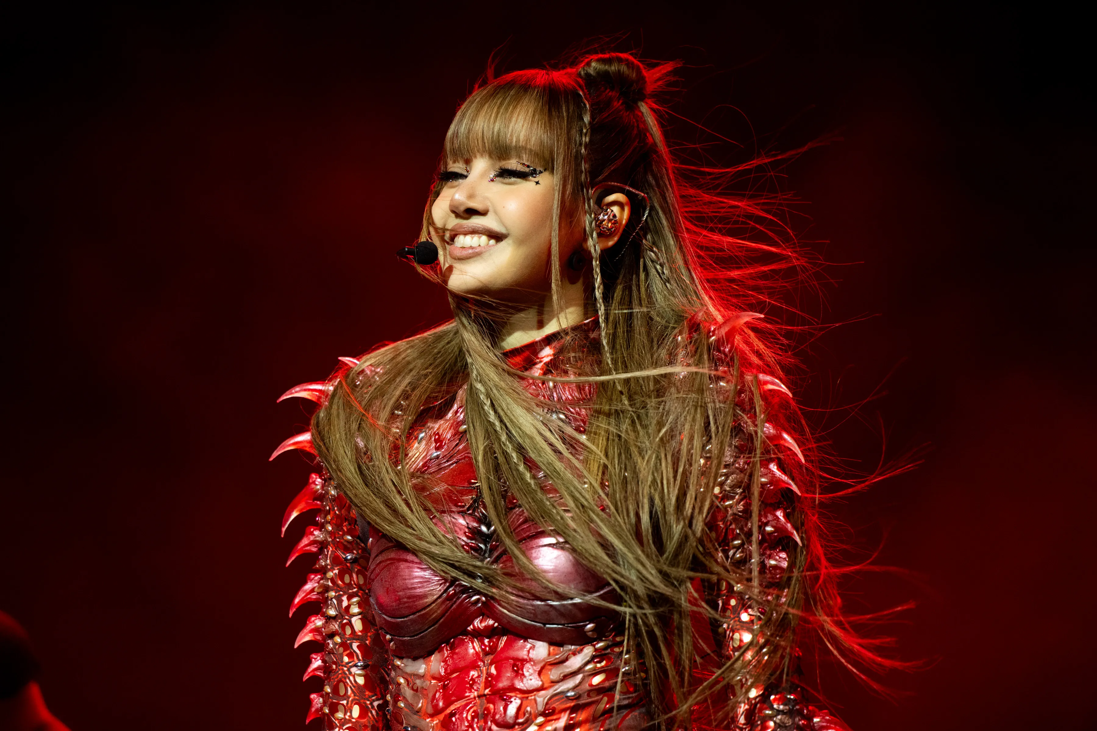 OMG! Lisa BLACKPINK Bakal Buka-Bukaan Kehidupan Aslinya di Dokumenter Garapan Sony Music