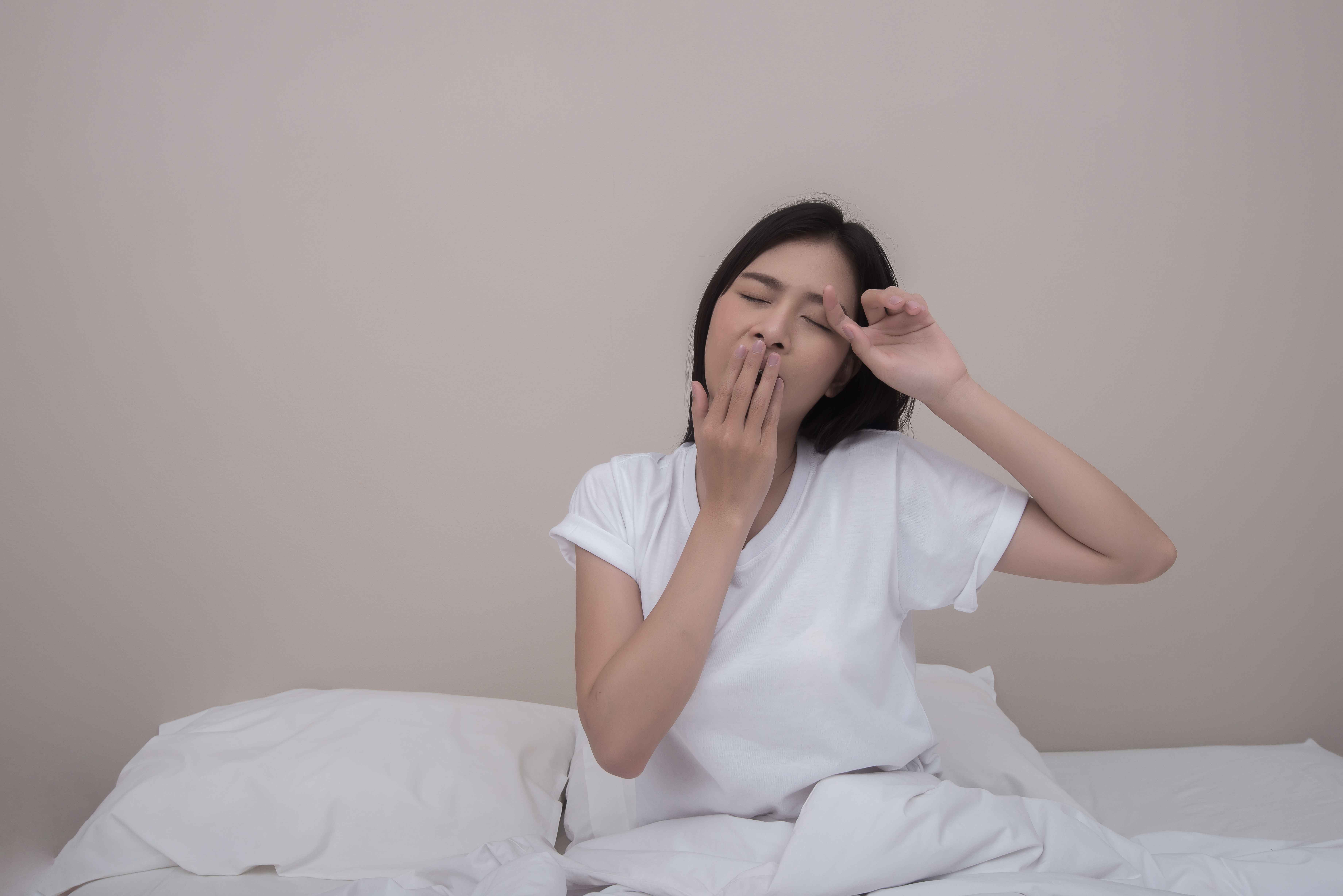 Sering Ngantuk Saat Kerja Padahal Tidur Cukup? Mungkin Ini Penyebabnya!