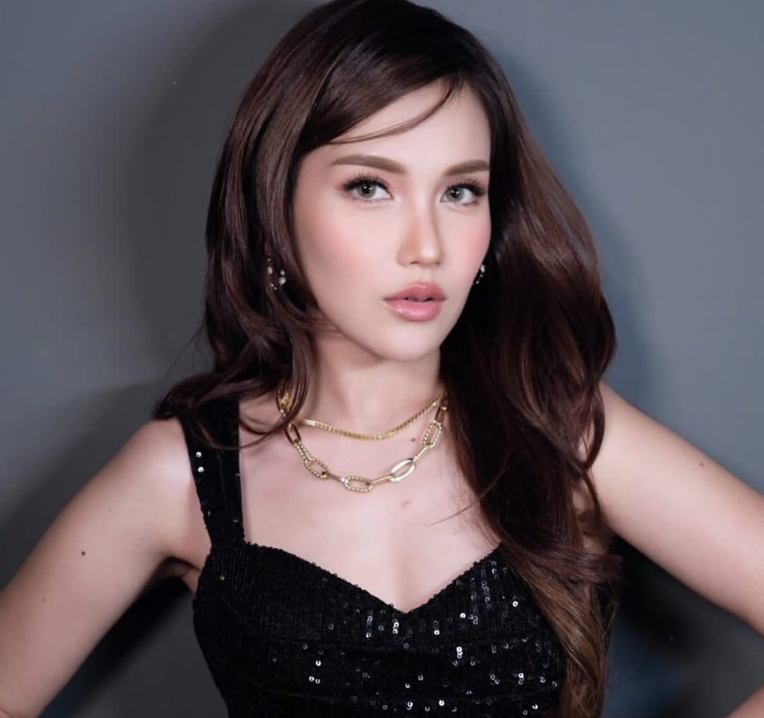 Ayu Ting Ting Bongkar Rahasia Karier Mulus, Air Doa dan Ritual Spiritual Orang Tua Kuncinya?